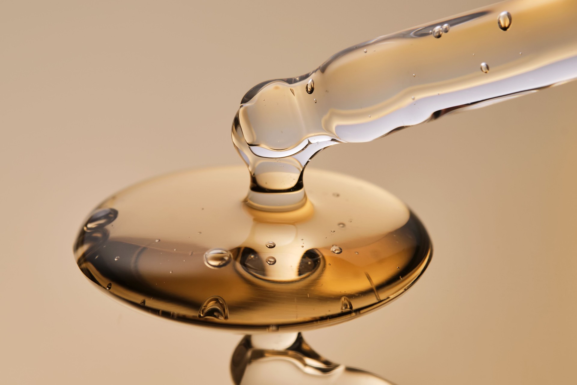 A pipette with a beautiful drop of gel-textured facial serum.